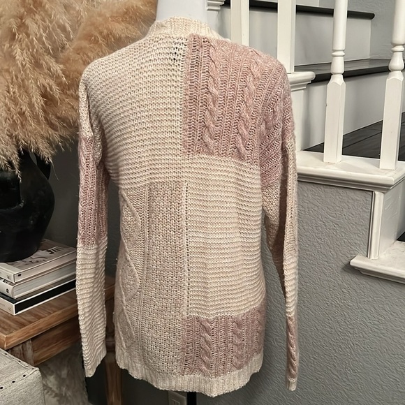 Abercrombie & Fitch Two Tone Cream Knit Long Sleeve Cardigan Sweater Size Small - Picture 4 of 7